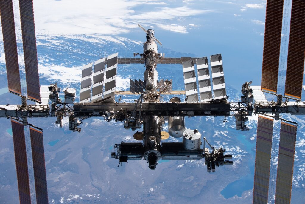 NASA report examines options for future orbiting national laboratories after International Space Station