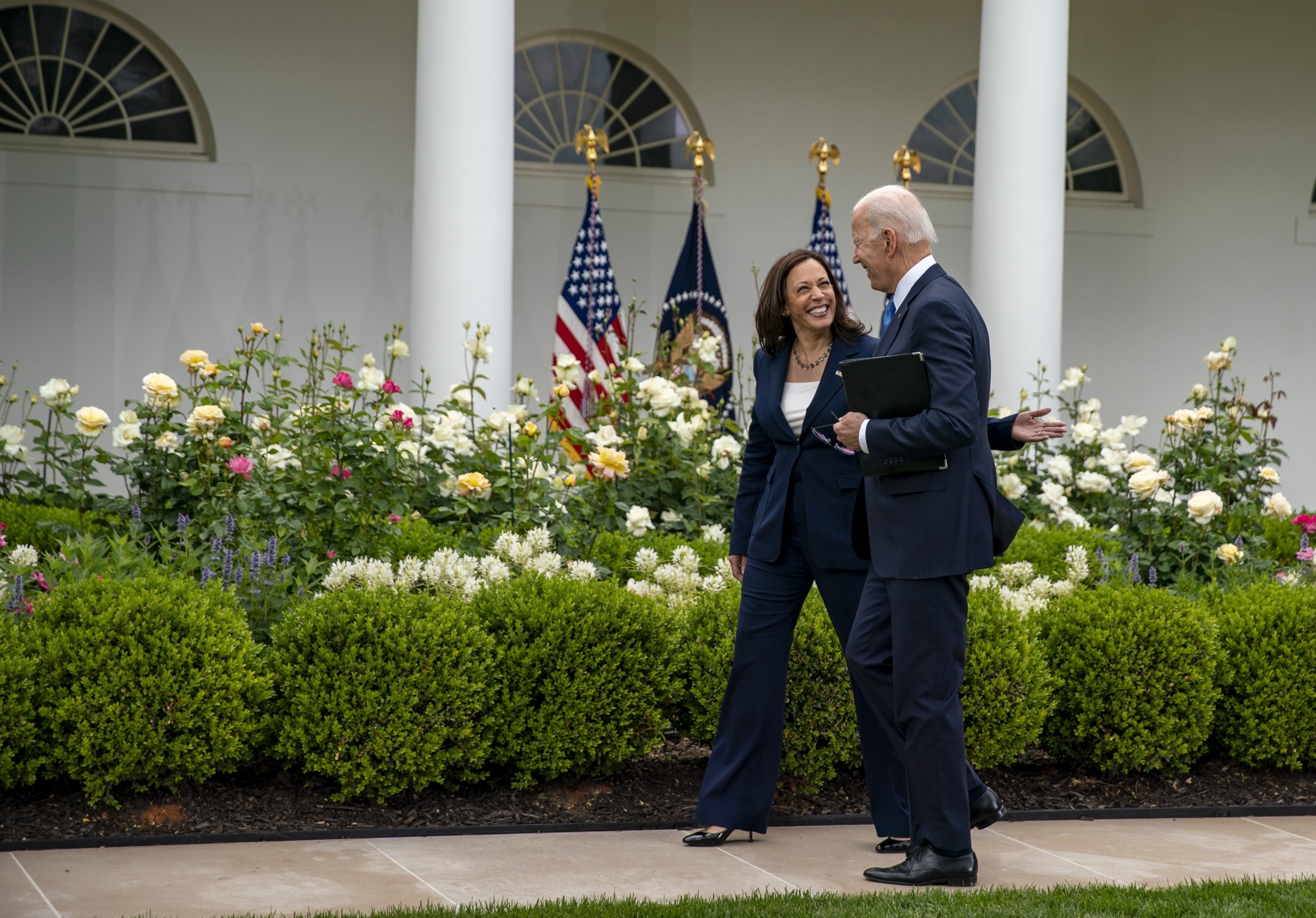 Photo: U.S. President Joe Biden (right) and U.S. Vice President Kamala Harris leave after speaking in the Rose Garden of the White House in Washington, DC, May 13, 2021. 