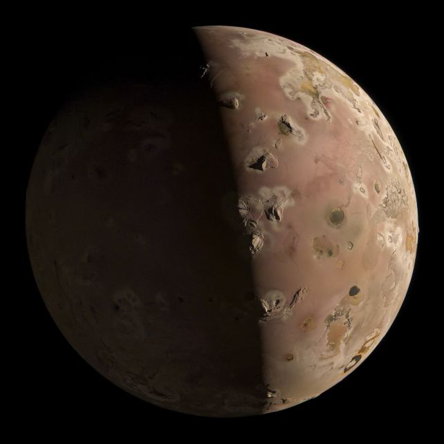 Epic Jupiter's hellish moon flyby reveals a lava lake that could swallow cities